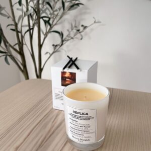 Alternative view of Nến thơm Replica